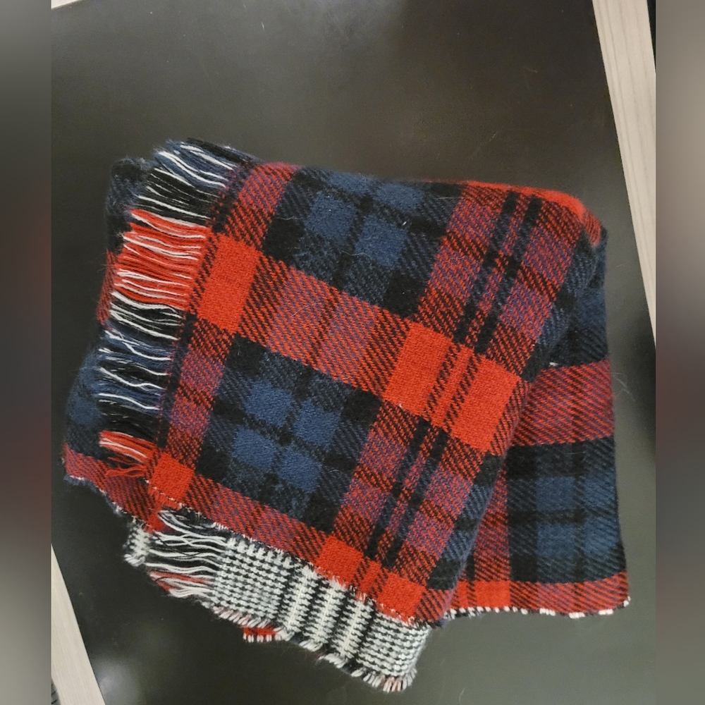 Gorgeous Reversible Winter Medium Size Scarf